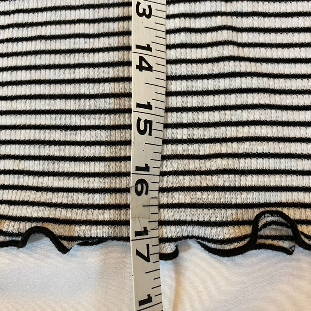 Cute Caution To The Wind black and white striped flutter hemmed T-Shirt Small - Picture 4 of 7